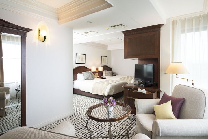 Room 13 of 77