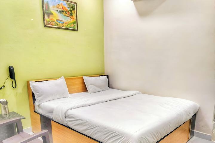 Room 6 of 16