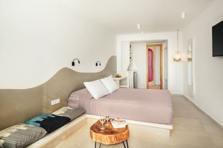 Room 10 of 84