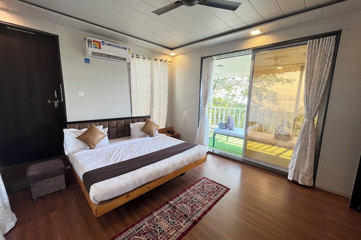 Room 32 of 96