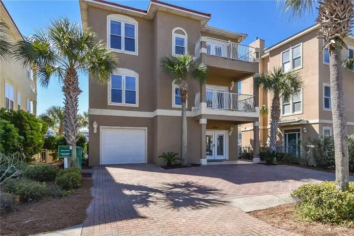 Photo of Bella Luna by Compass Resorts
