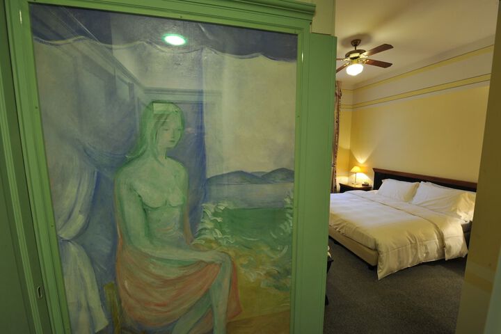 Room 15 of 60