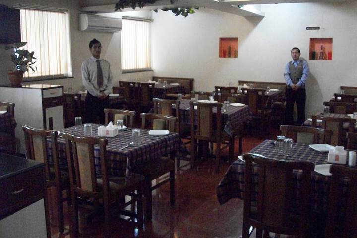 Dining 18 of 20