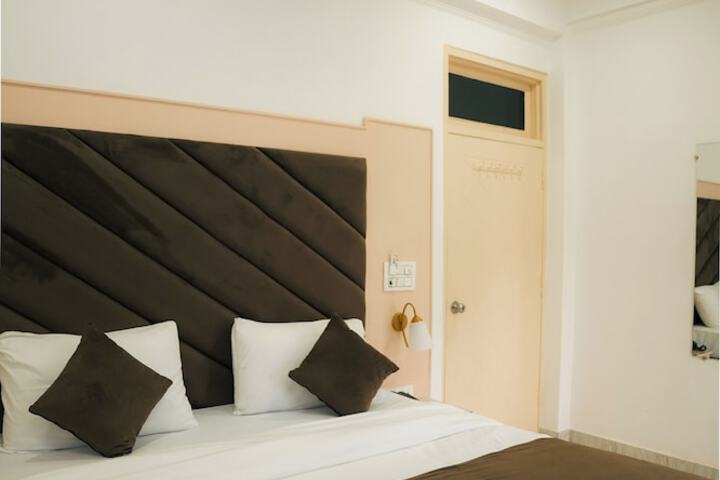 Room 27 of 95