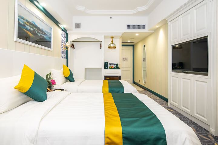 Room 42 of 66