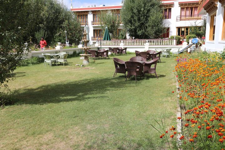 Hotel Exterior 23 of 43