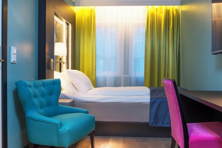 Room 32 of 77