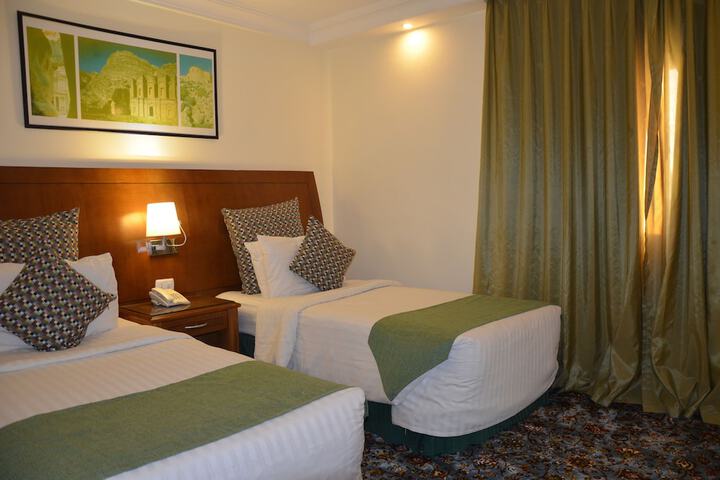 Room 27 of 110