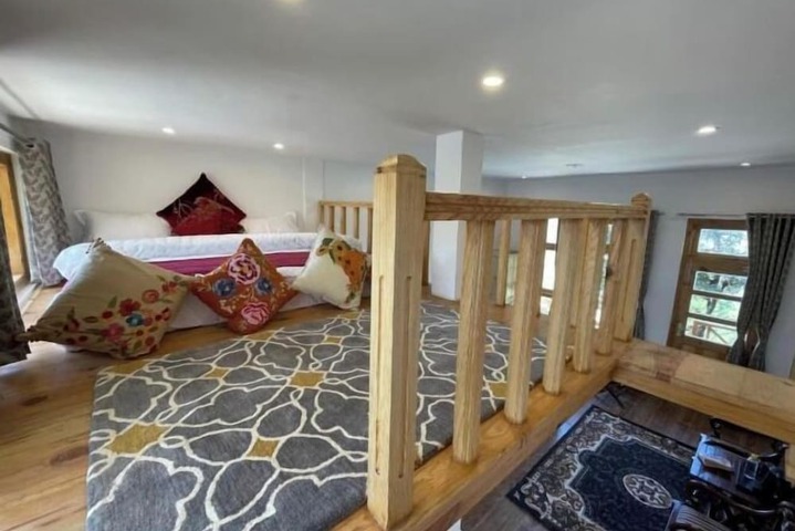 Room 5 of 13