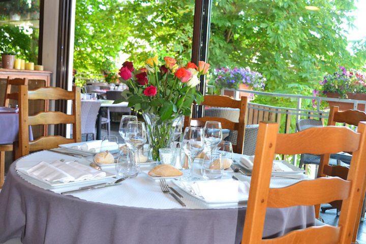 Dining 37 of 62