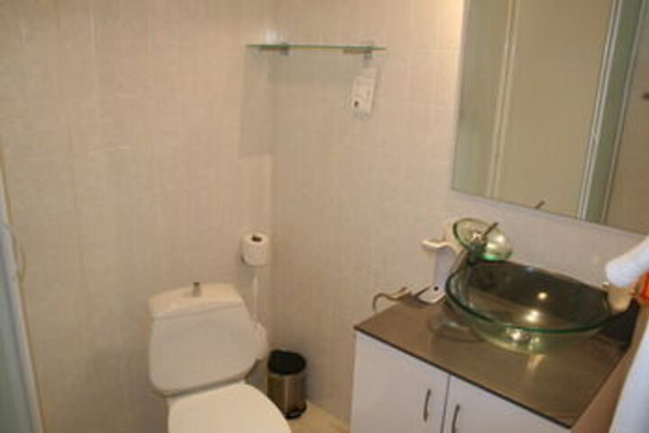 Room 6 of 118