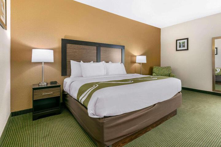 1 King Bed (3 of 13)