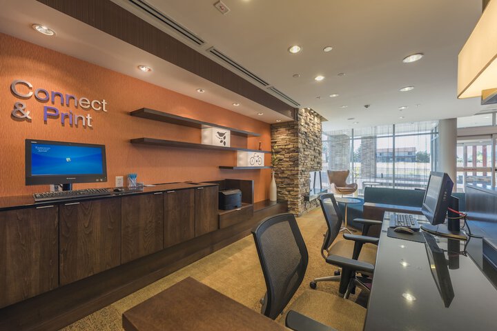 Business Center 28 of 34