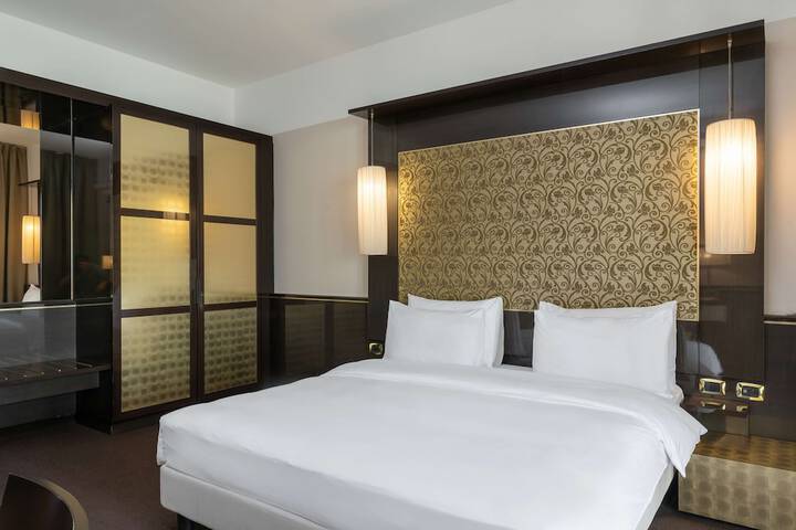 Room 18 of 138