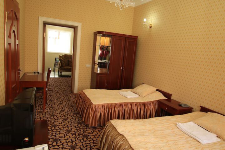 Room 7 of 11