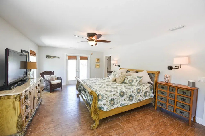 Room 4 of 18