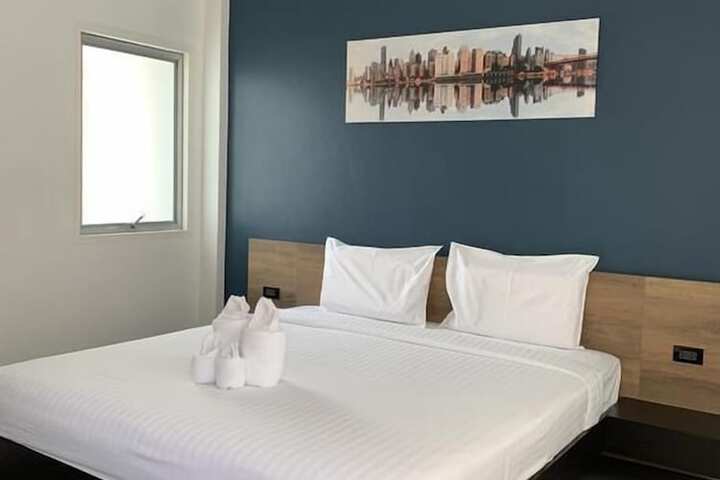 Room 4 of 20
