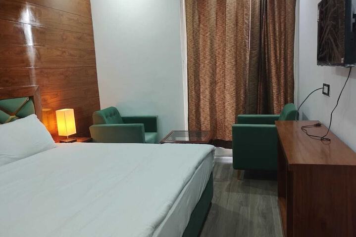 Room 10 of 21