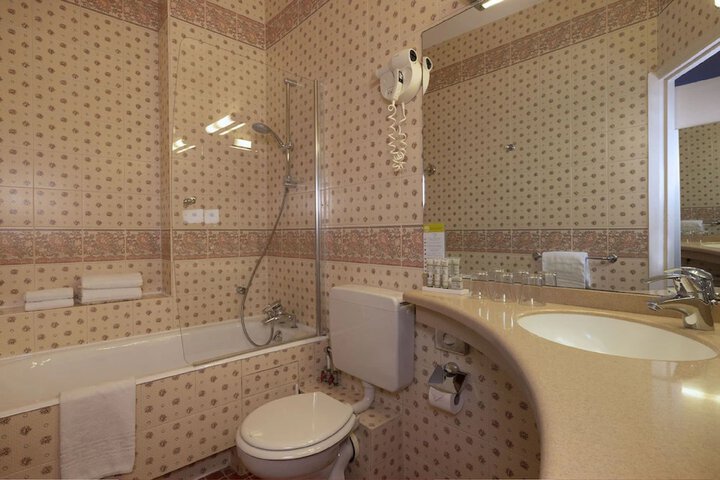 Room 15 of 51