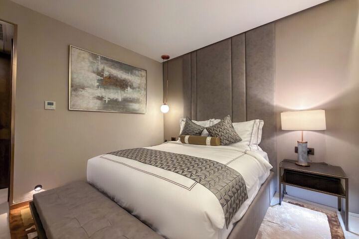 Room 30 of 179