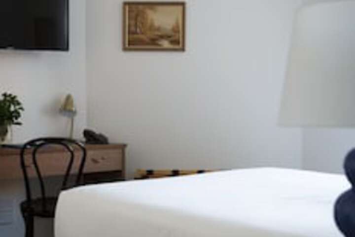 Room 16 of 117
