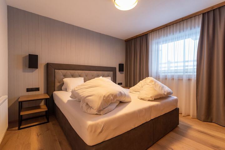 Room 3 of 39