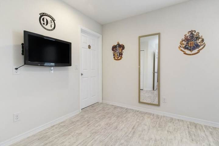 Room 13 of 18