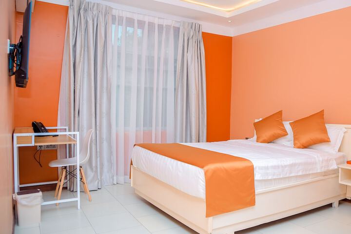 Room 4 of 38