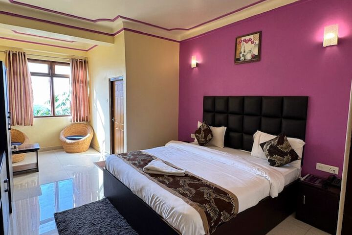 Room 3 of 37