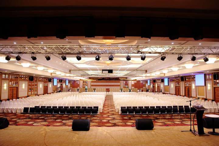 Ballroom/Hall 75 of 83