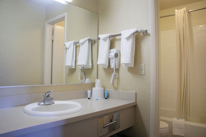 Standard Room, King or Two Doubles (8 of 8)
