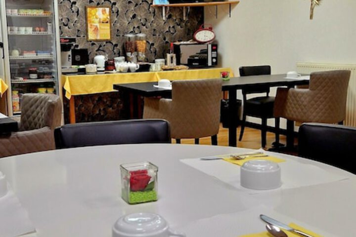 Dining 22 of 30