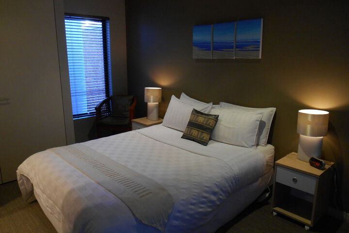 Room 8 of 34