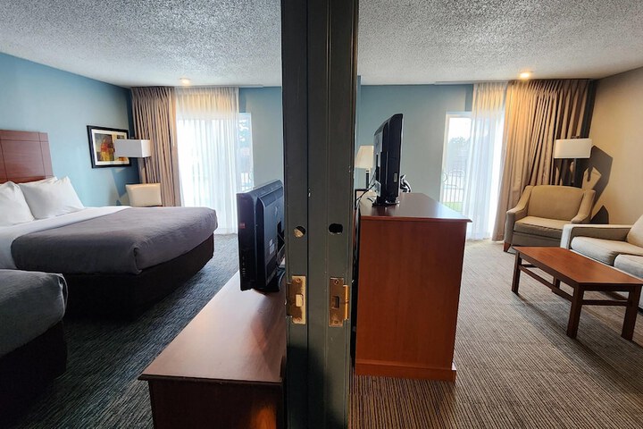 Room 27 of 70