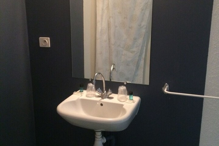 Room 11 of 22