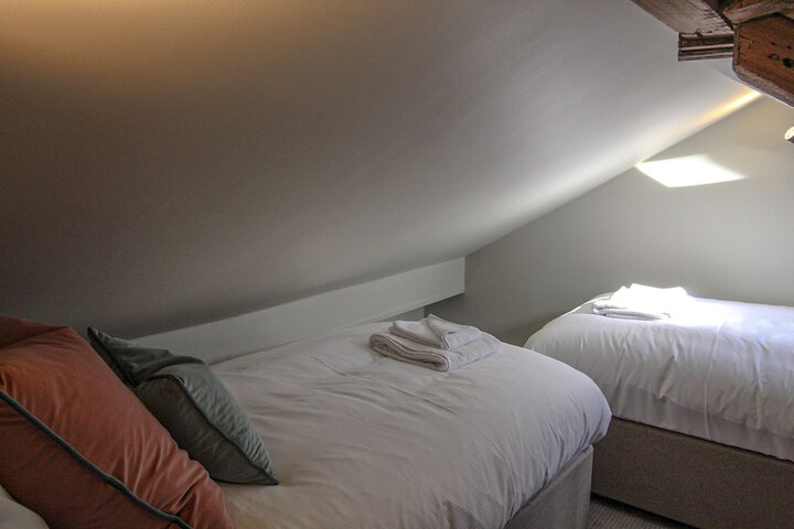 Room 44 of 136