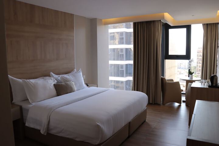 Room 10 of 37