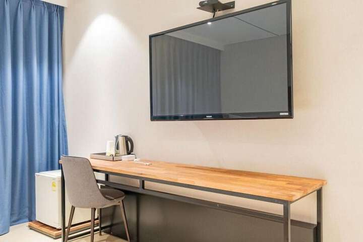 Room 8 of 20