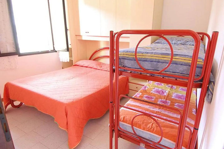 Room 2 of 8