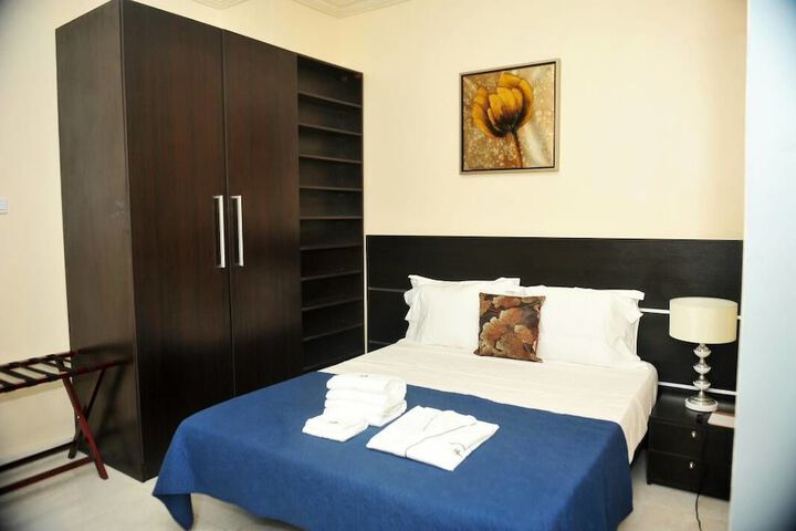 Room 3 of 43