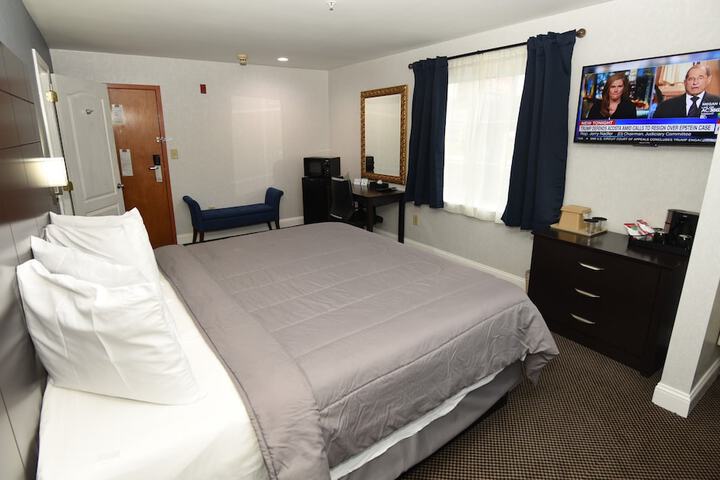 2 Queen Beds (3 of 18)