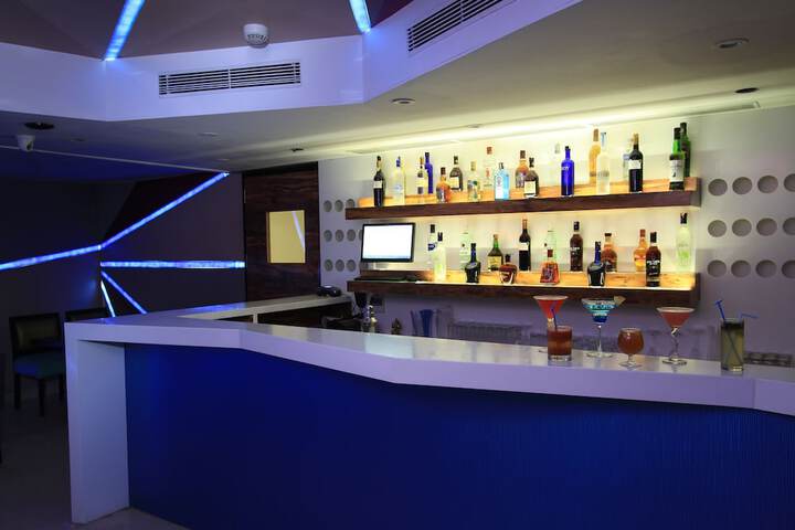 Lounge 67 of 83