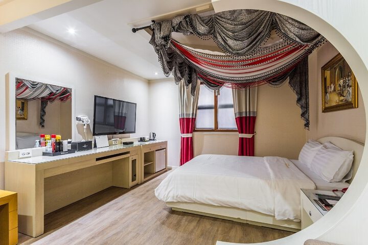 Room 21 of 31