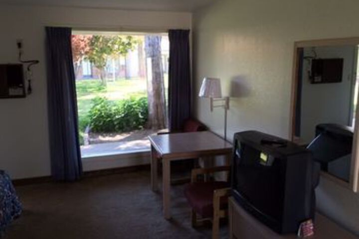 Room 14 of 18
