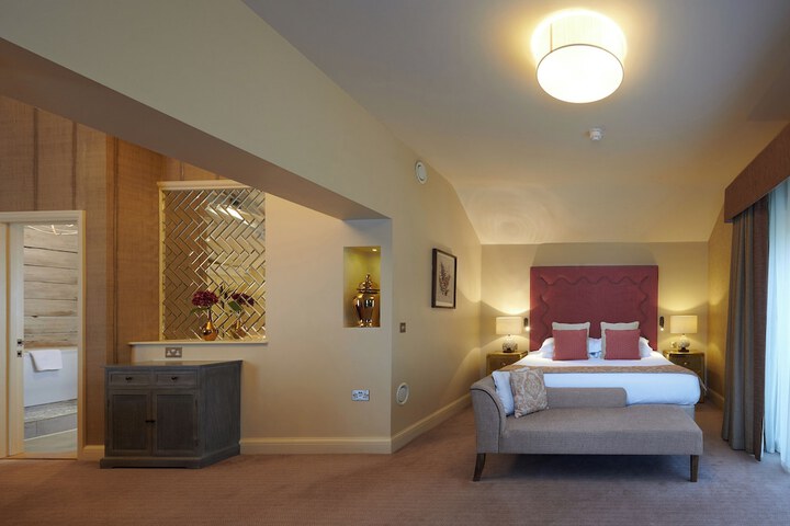 Room 53 of 147