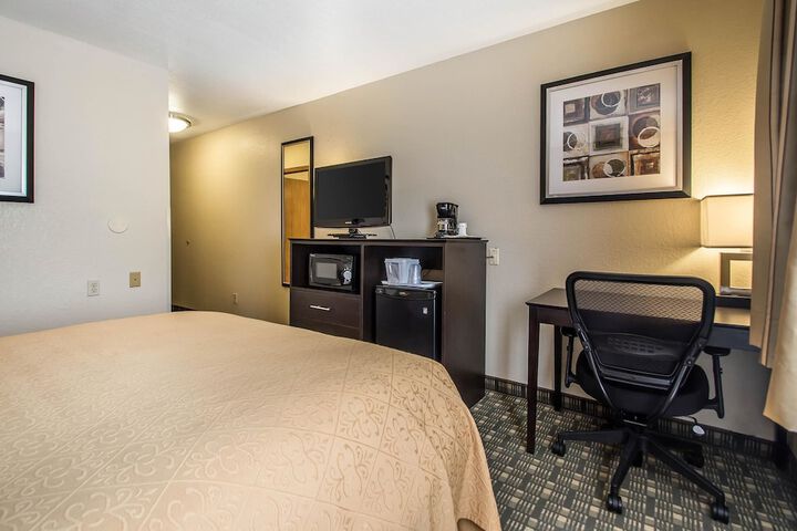 Room 9 of 32