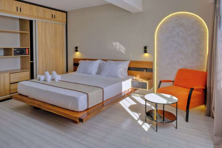 Room 11 of 23