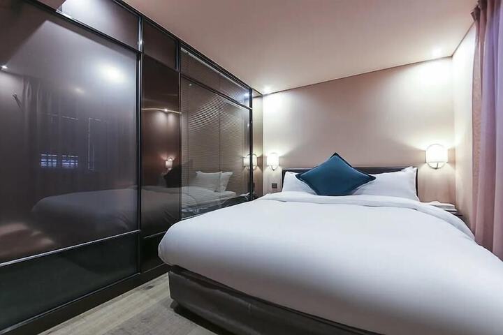 Room 15 of 36