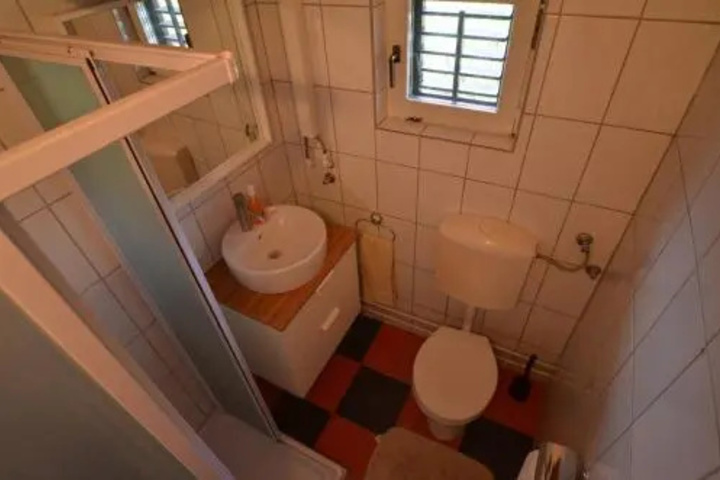Room 7 of 19