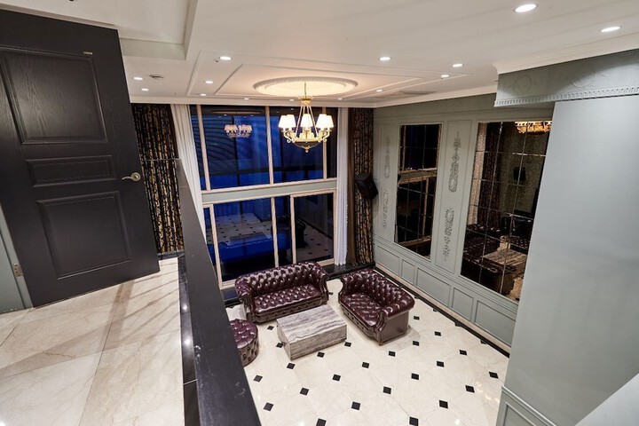 Room 21 of 35